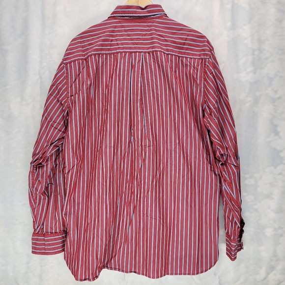 📦2/$18📦Tommy Hilfiger Classic Fit Pinstripe Red Blue Button Shirt size XL - Picture 4 of 4